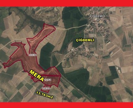 ÇİĞDEMLİ KÖYÜNDE MERAYA CEPHE RESMİ YOLU OLAN 13.763M2 TEK TAPU