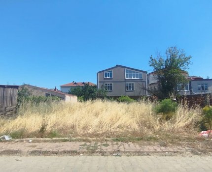 ERGENE SAĞLIK MAHALLESİNDE 3 KAT İMARLI – HEMEN İNŞAATA UYGUN 278 m² ARSA!